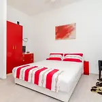 Apartment Caceris - Comfort Studio Apartment With Terrace